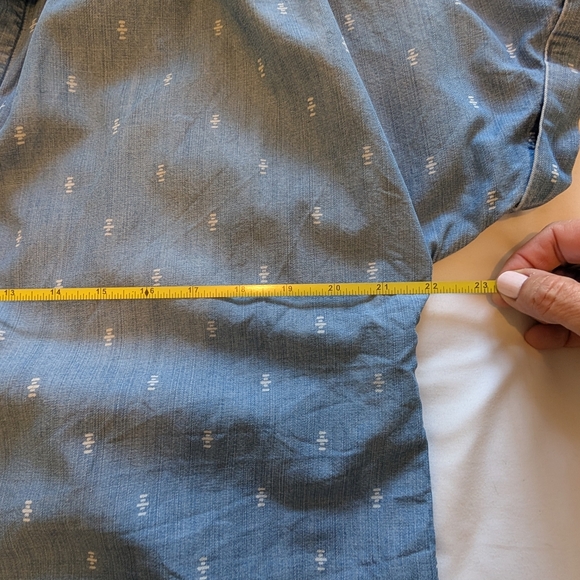 Anthropologie Cloth And Stone Chambray Top Size M - Picture 3 of 7